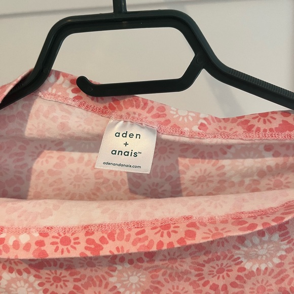 Aden + Anais car seat cover / breastfeeding cover - Picture 2 of 2